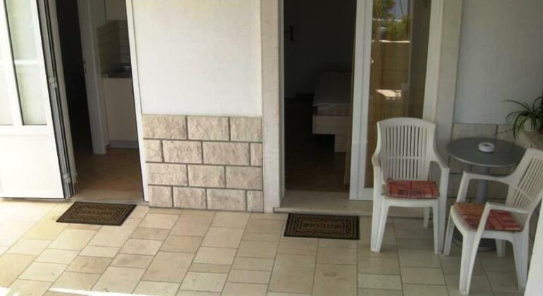 Shell Bay Apartments - Photo3
