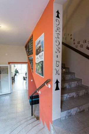 Falling Lakes Hostel - Photo3
