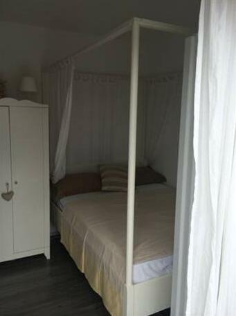  Photo 2