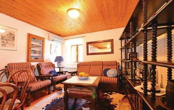 Holiday Home Kamena Kuca - Photo3