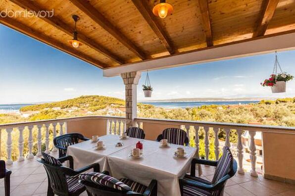 Luxury Villa With Spectacular View - Photo2