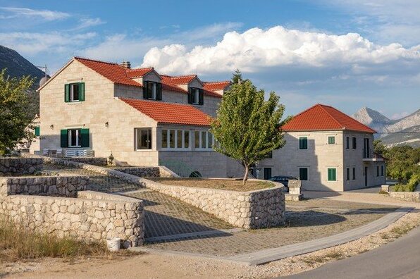 Villa Roglic with pool in Dalmatian Hinterland - Photo3