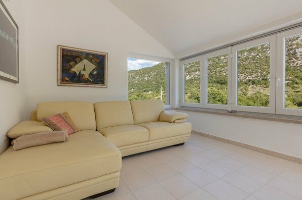 Villa Roglic with pool in Dalmatian Hinterland - Photo5
