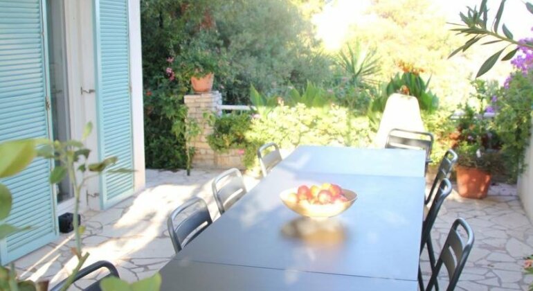 Holiday Home Maslinica - Photo2