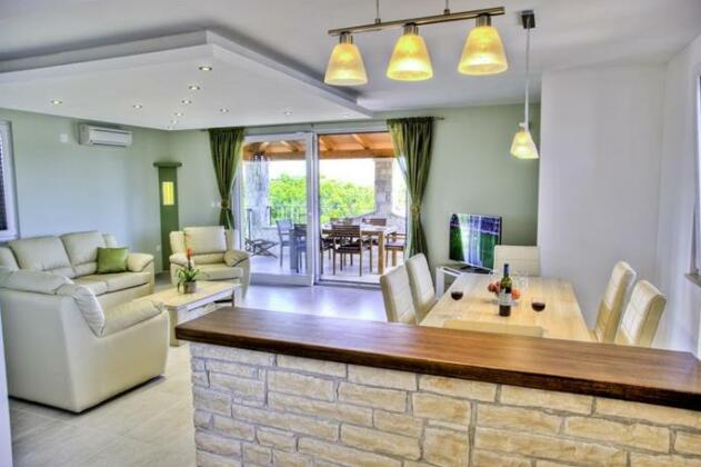 Holiday Home Lucia - Photo2