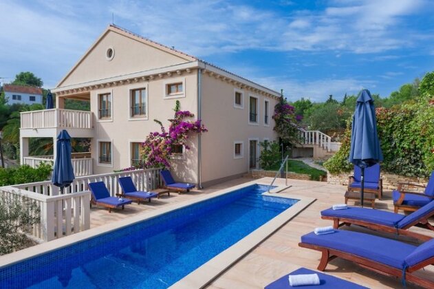 Villa Anna Milna - Photo2