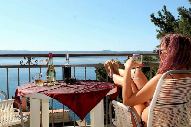 Entire home with a swimming pool for 20 in Marusici - Photo2