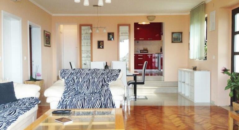 Apartments La Perla - Photo2