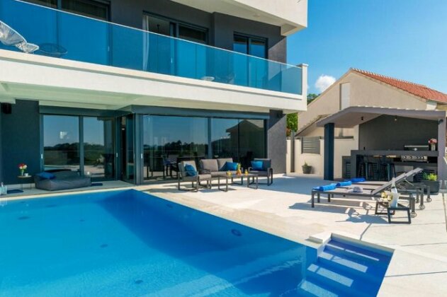 Exclusive Villa Mative - Photo2