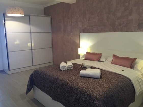 Pine Tree Boutique Apartments - Photo5