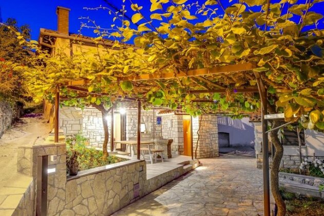 House Obrs - Photo2