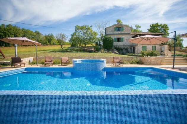 Unique Villa Bosket with Pool and Jacuzzi surrounded by Nature - Photo2