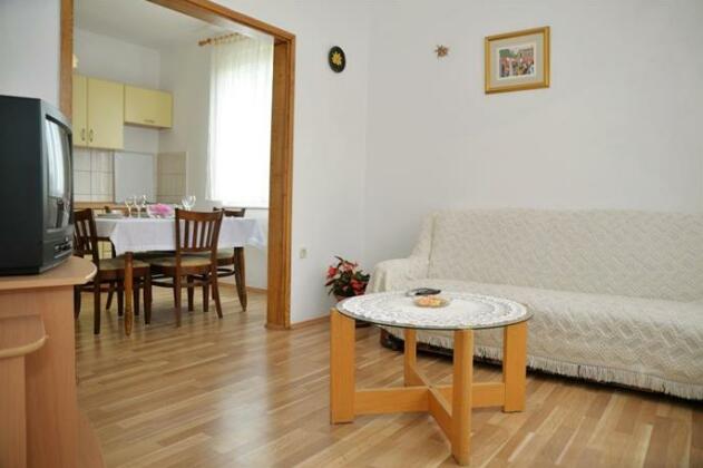 Apartment Mladenka Murter - Photo3