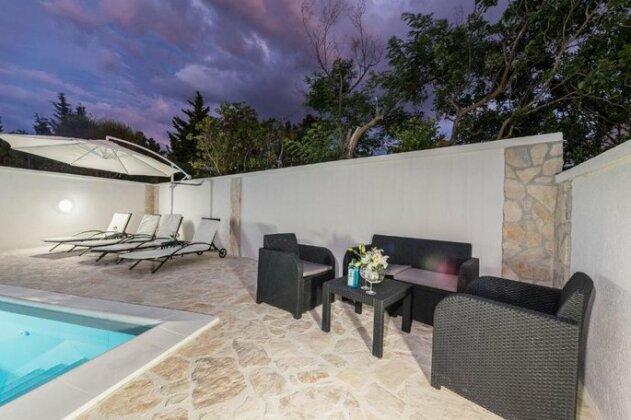 Andy 2 modern & centrally ap with a pool - Photo3