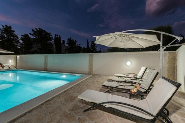 Andy 2 modern & centrally ap with a pool - Photo5