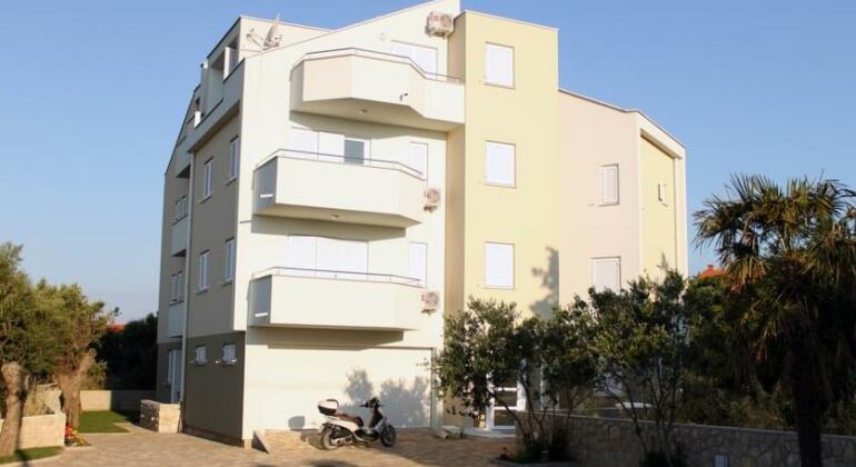 Apartments Lucija Novalja