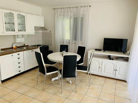 Ivana Apartment with Terrace Novalja - Photo3