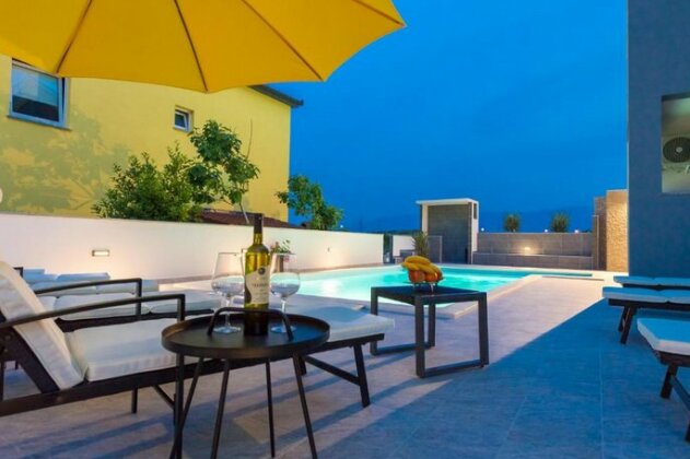 Lucky Luke Pool Apartments - Photo2