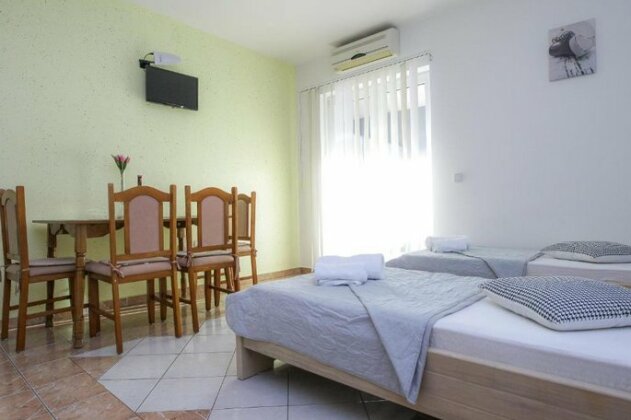 Lucky Luke Pool Apartments - Photo5