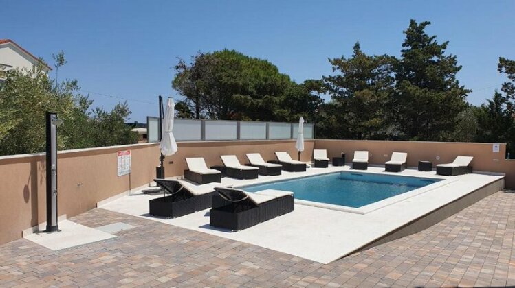 Poolside Hideout Apartments - Photo2
