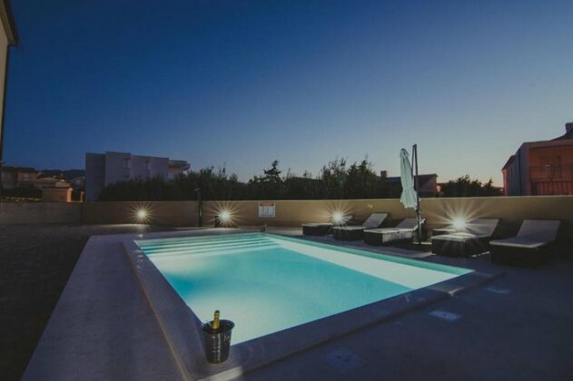 Poolside Hideout Apartments - Photo3