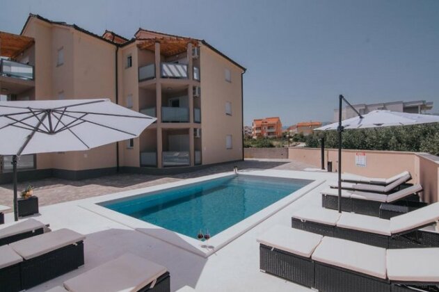 Poolside Hideout Apartments - Photo4