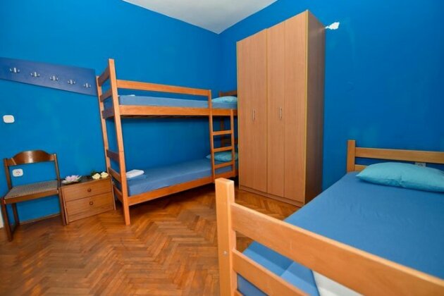 Simple and Central Hostel - Photo4