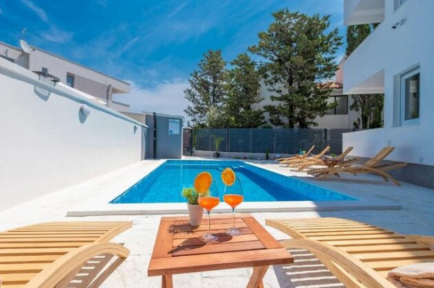 Villa Star 5 a centrally located ap with a pool - Photo2
