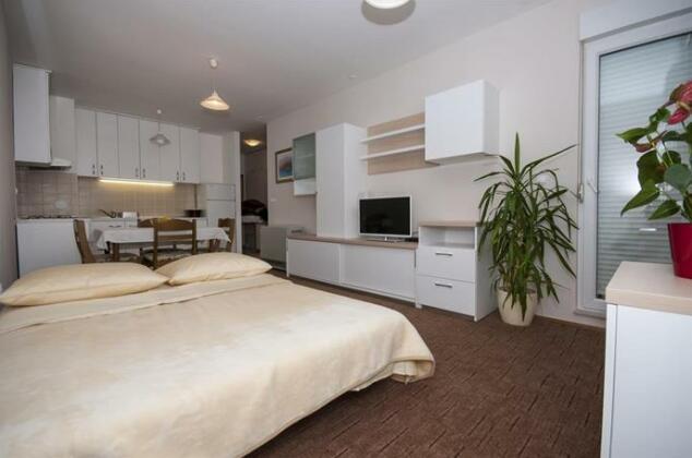 Adria - Photo3