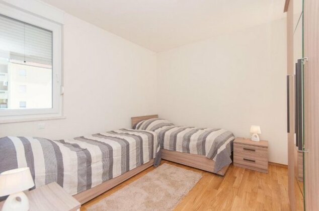 AP 6+2 in one of the most luxury building in Omis - Photo2