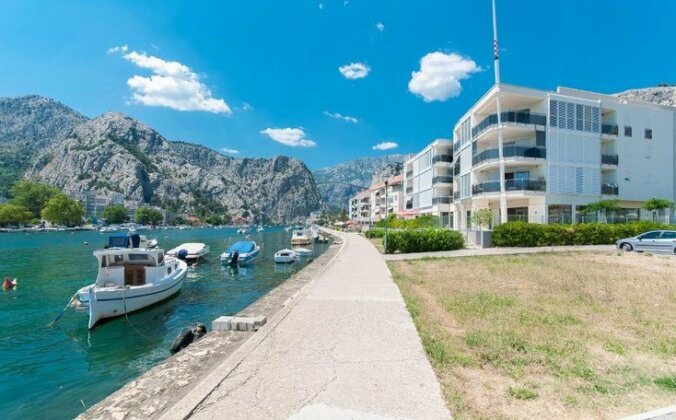 AP 6+2 in one of the most luxury building in Omis - Photo3