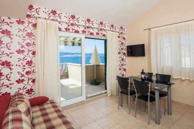 Apartments Leonarda Omis - Photo4