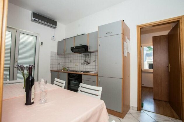 Apartments Pusic Omis - Photo4