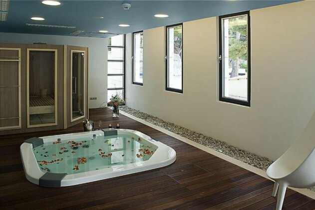 Beachfront Villa Castellum with Pool - Photo5