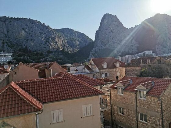 Explore old town and all the beauties in Omis staying at Apartment Olmissum