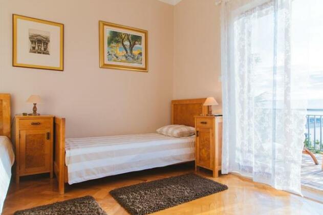 Holiday home Flora Omis - Photo3