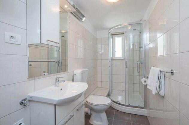 Sandy Beach Apartment - Photo5