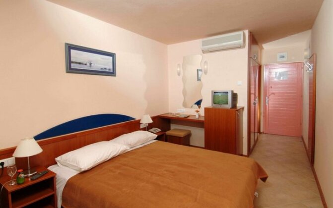Tourist Settlement Brzet Hotel Omis - Photo5