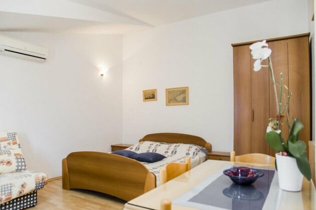 Holiday Home Mirela - Photo3