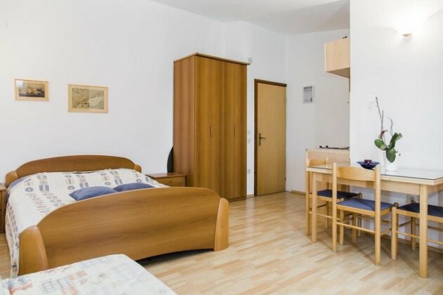 Holiday Home Mirela - Photo4