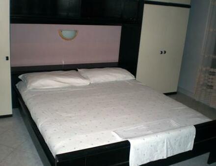  Photo 1