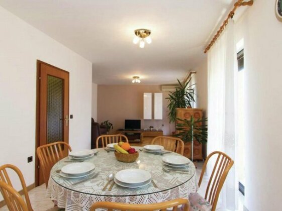 Holiday Home Apartment Roza - Photo2