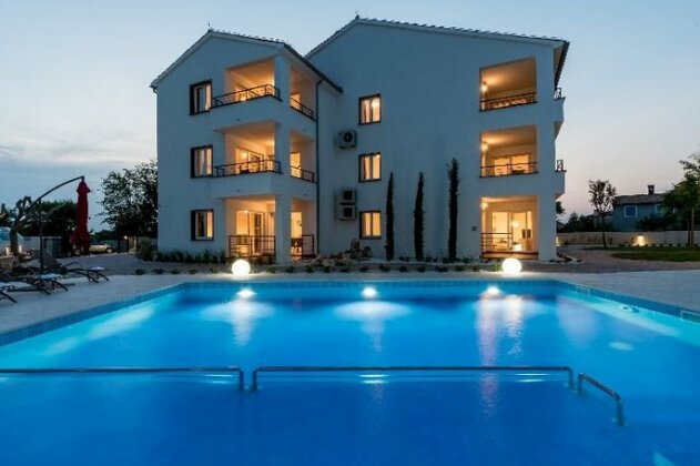 Luxury with pool ap2 Villa
