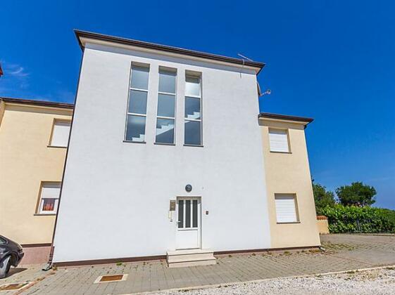 One-Bedroom Apartment in Peroj