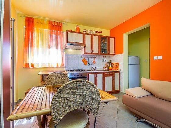 One-Bedroom Apartment in Peroj - Photo2