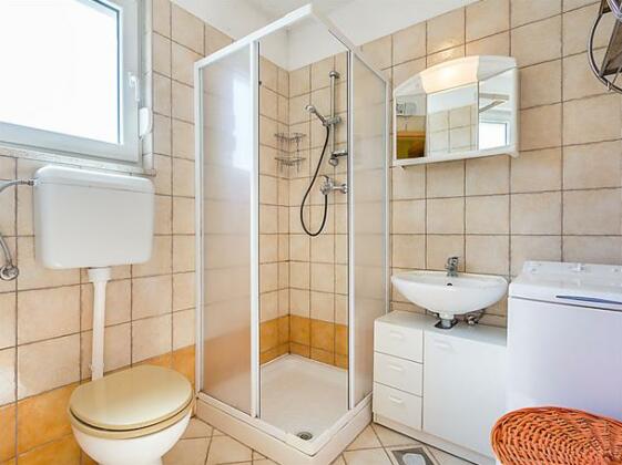 One-Bedroom Apartment in Peroj - Photo3