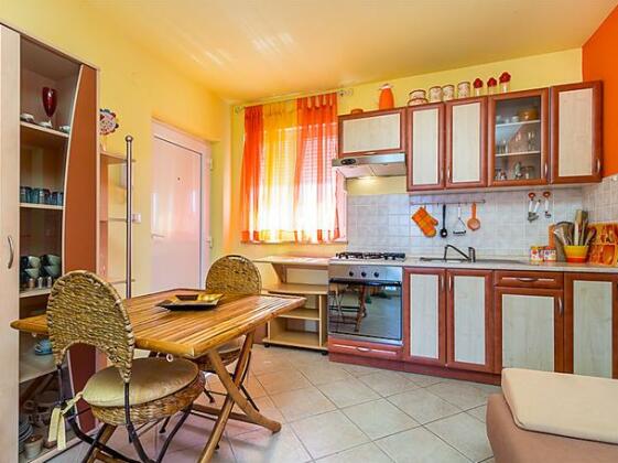 One-Bedroom Apartment in Peroj - Photo4