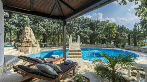Pure Luxury Villa with private tennis court