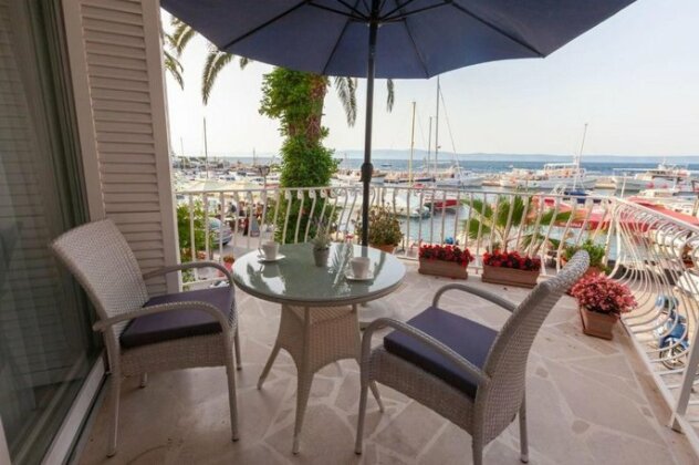 Boutique Waterfront Apartments - Photo2