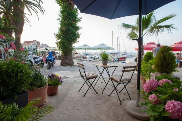 Boutique Waterfront Apartments - Photo3